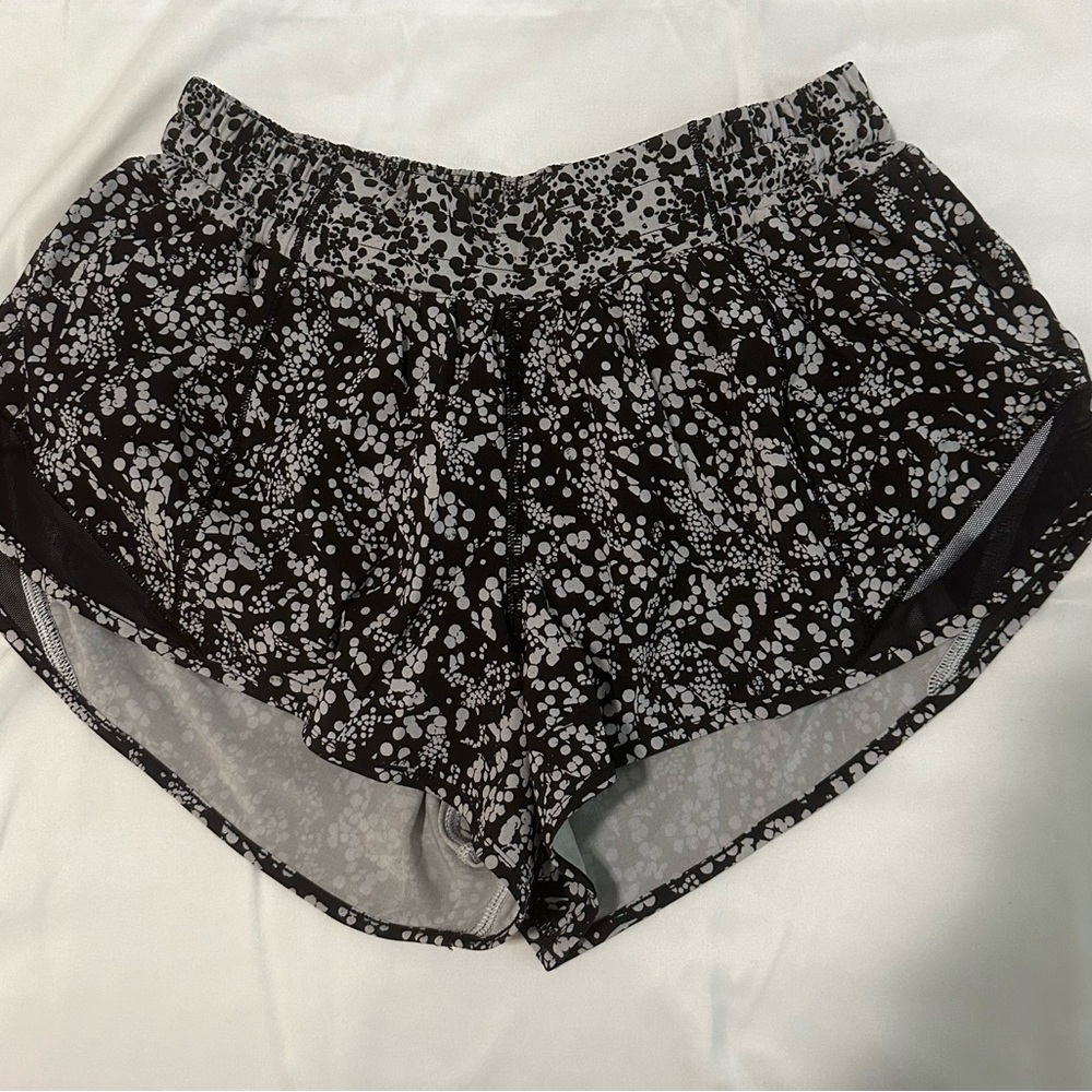 Lululemon 2.5” Short - 6